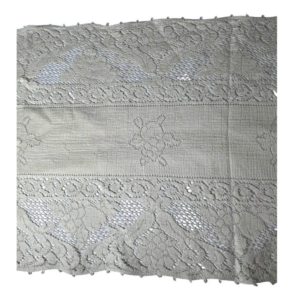 Vintage‎ Hand-Crocheted Filet Cotton Table Runner Embossed Floral Lace